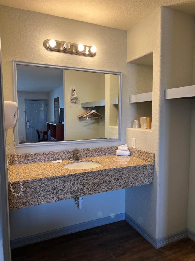 Hotel Bien Venido Pearsall Экстерьер фото