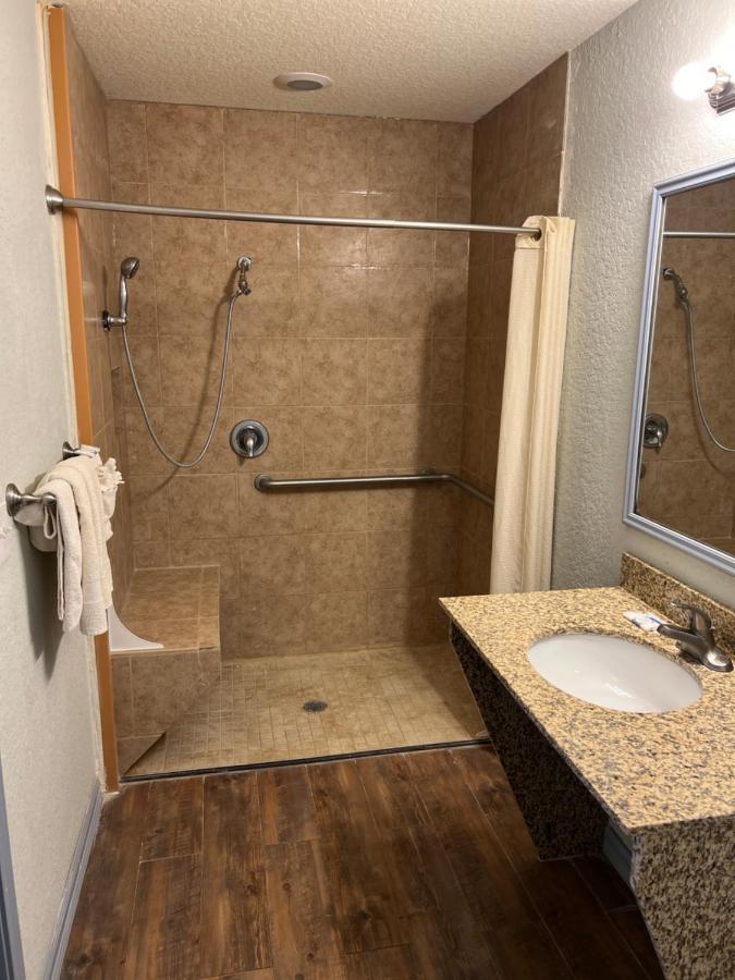 Hotel Bien Venido Pearsall Экстерьер фото